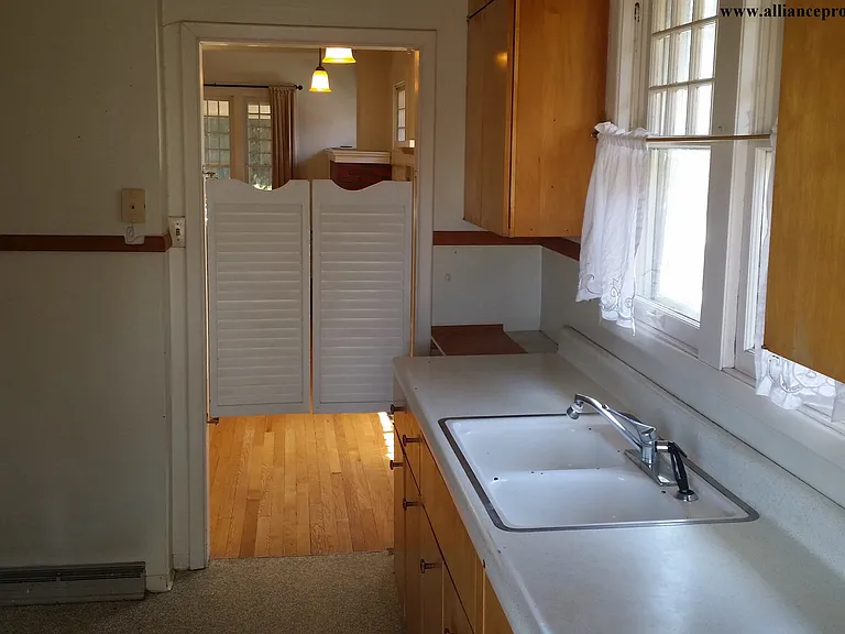 709 S 16th Ave — Photo 9