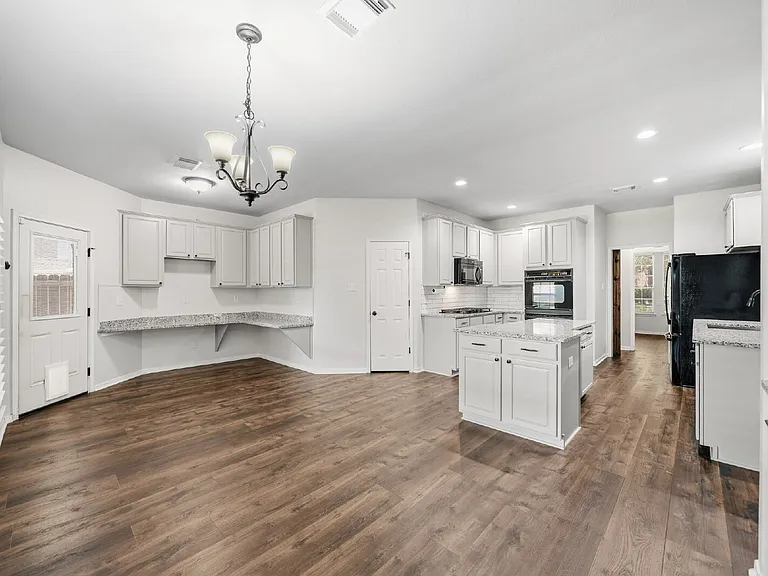 2875 Wimbledon Ln — Photo 2