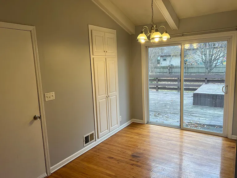 313 NE Florence Ave — Photo 4