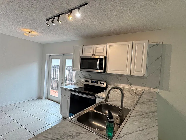 14332 SW 163rd St — Photo 9