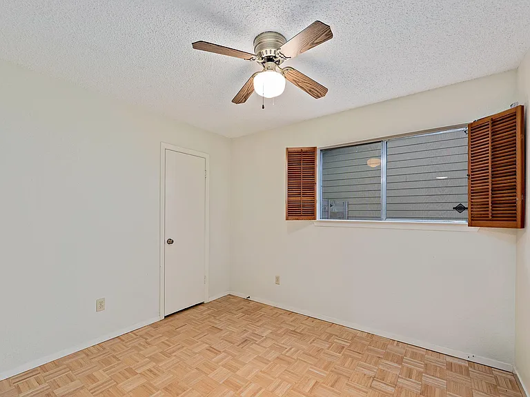 8022 Scotland Yard — Photo 28