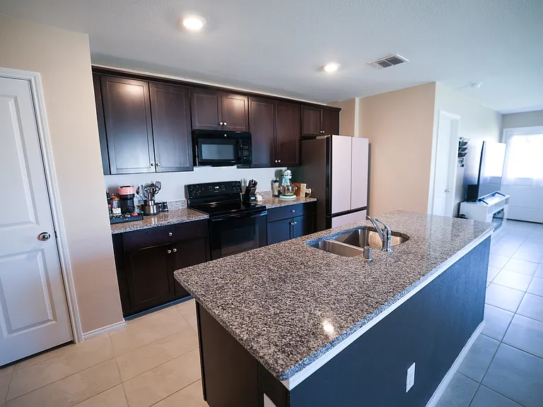 1361 Beach Dr — Photo 33