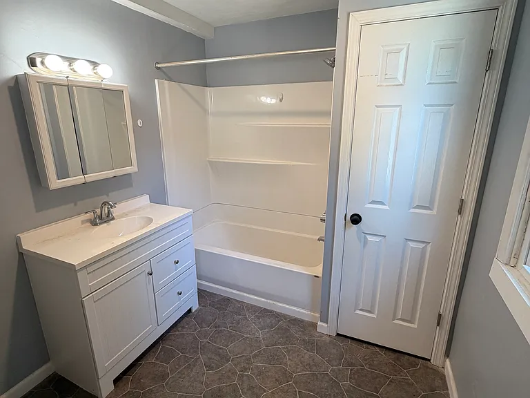 1744 Maple Ave NE — Photo 6