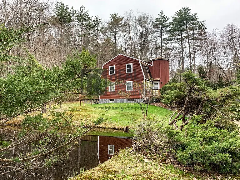 6 Spruce Ln — Photo 1