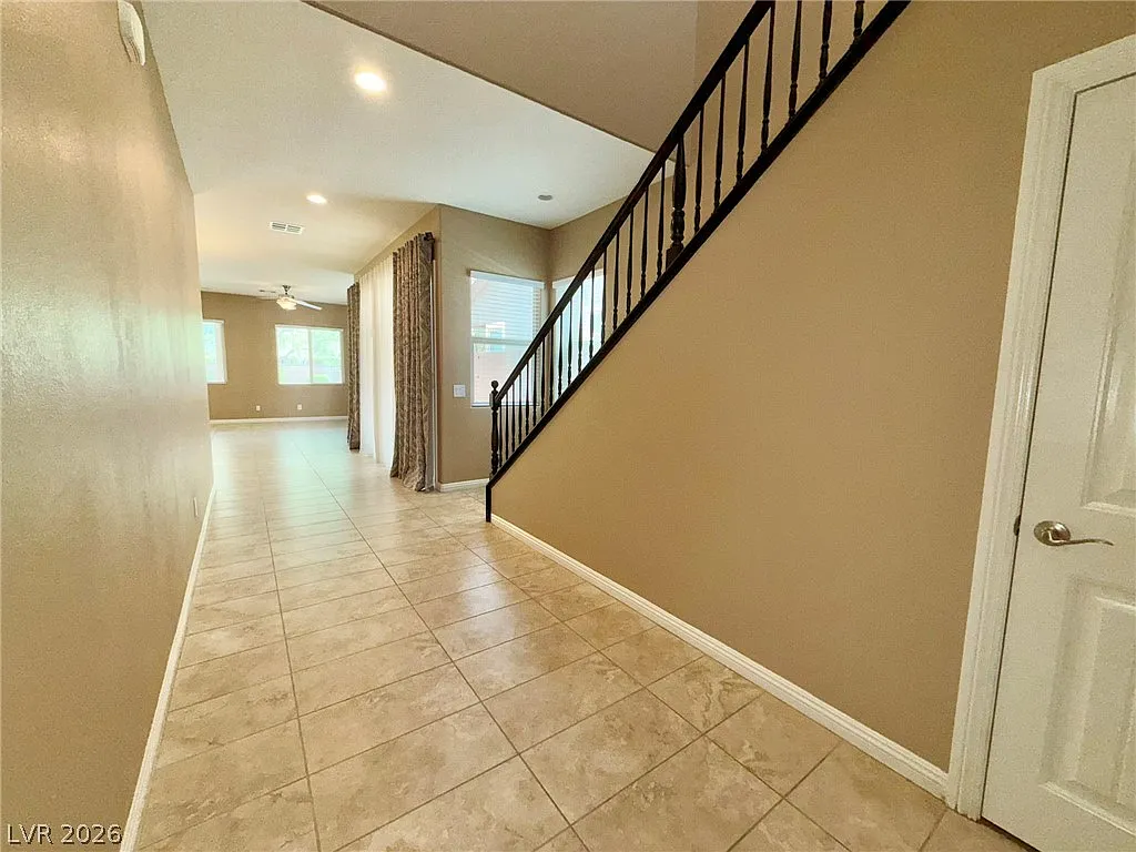 5 bed, 3.0 bath, 2958 sqft, $2,895 — Photo 2