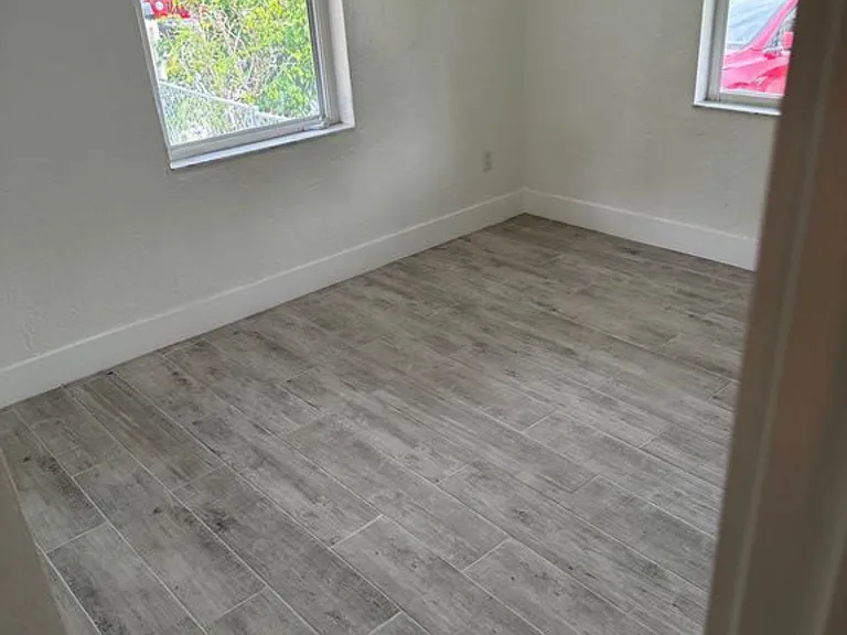 4391 SW 11th St — Photo 5