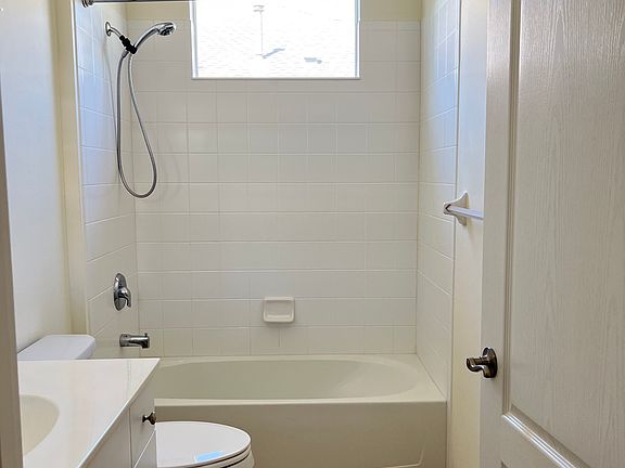 3rd image of 4722 Claremont Park Dr