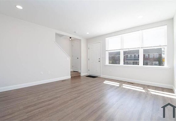 5th image of 806 Benninghaus Rd