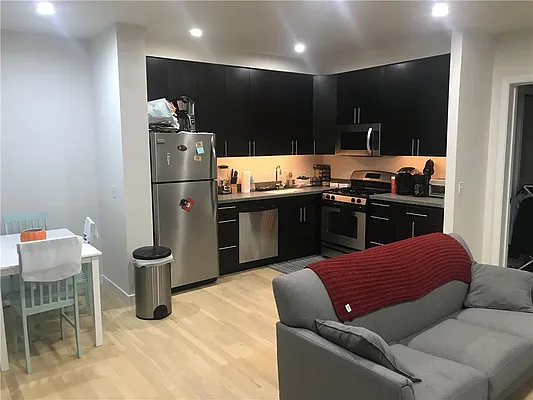 Rented by R New York | media 4