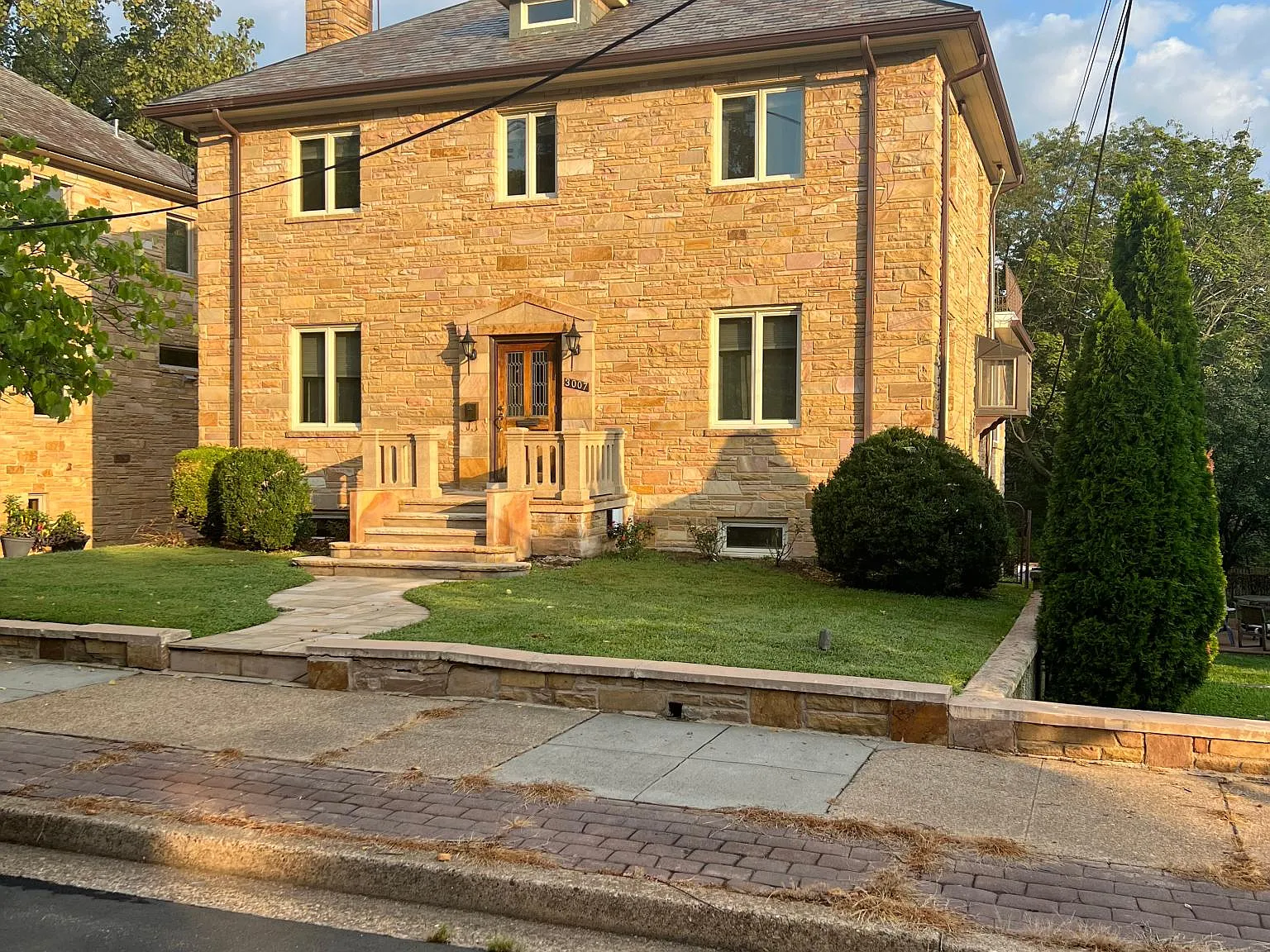5 bed, 4000 sqft, $6,350 — Photo 1
