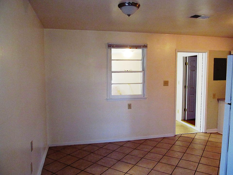 2nd image of 3004 Myra St