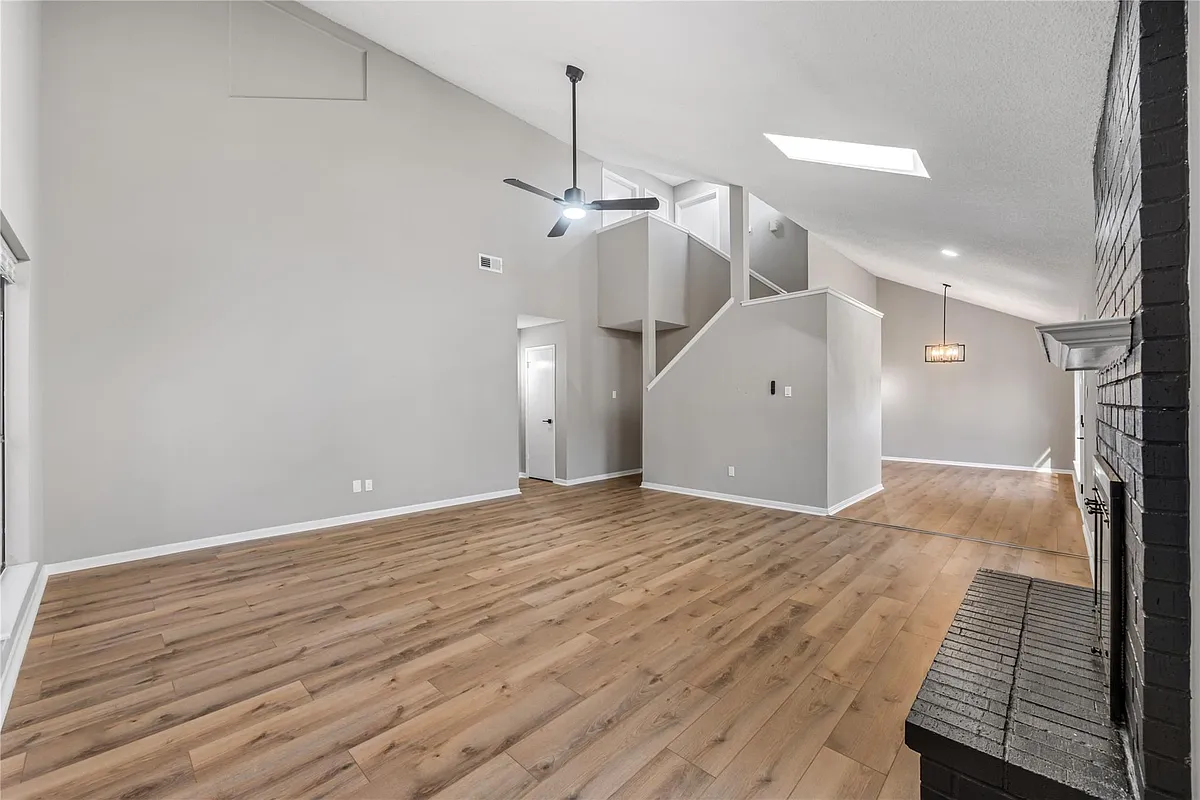 Building Photo - 13852 Hollowgreen Dr #303/5