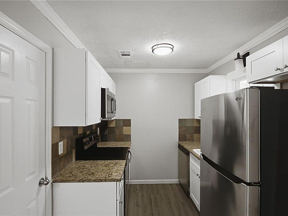 4th image of 218 Mill Creek Pl