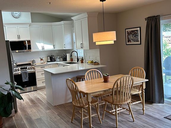 5th image of 1821 Willow Cres #13