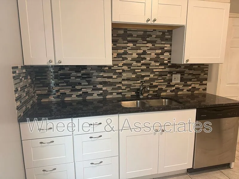 2 bed, 1.0 bath, 1000 sqft, $1,295 — Photo 2