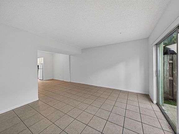 4th image of 809 W Oakland Park Boulevard #J5