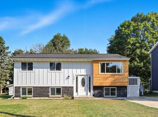 938 Greenwood St, Middleville, MI 49333