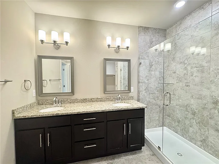1013 NE Heights Ln — Photo 16