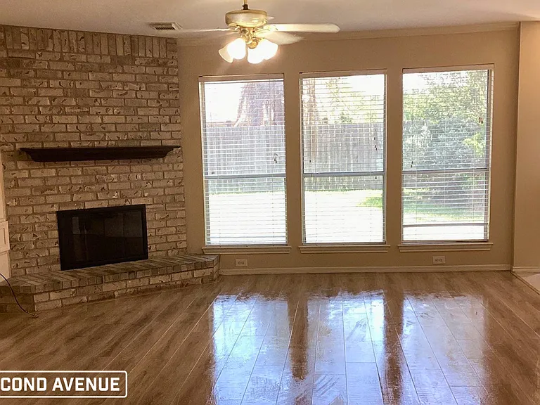 21930 Golden Cedar Dr — Photo 2