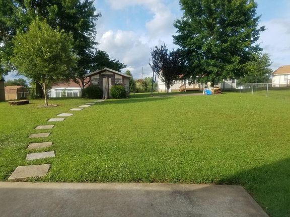 2nd image of 1407 Janet Way Dr