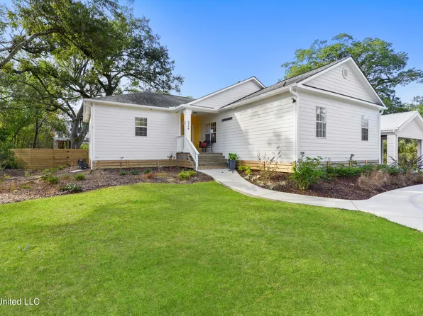 224 Thomas St, Bay Saint Louis, MS 39520