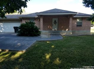 239 Lake Ridge Dr, Seguin, TX 78155