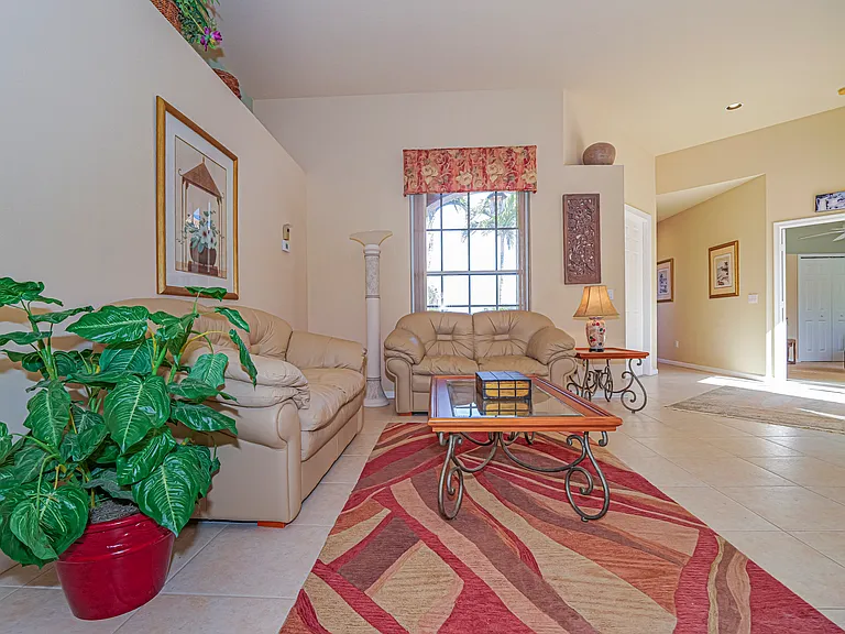 2135 S Maiden Ln — Photo 16