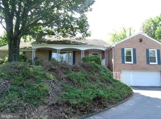 901 Colonial Club Dr, Harrisburg, PA 17112