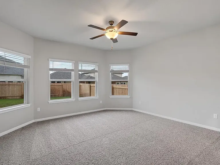 528 Loriner Way — Photo 13