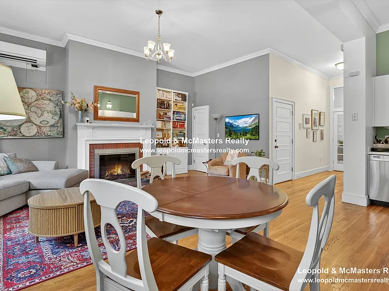 9 Regent Cir #1 — Photo 3