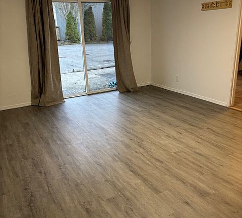 3rd image of 621 Beach Ave Unit B