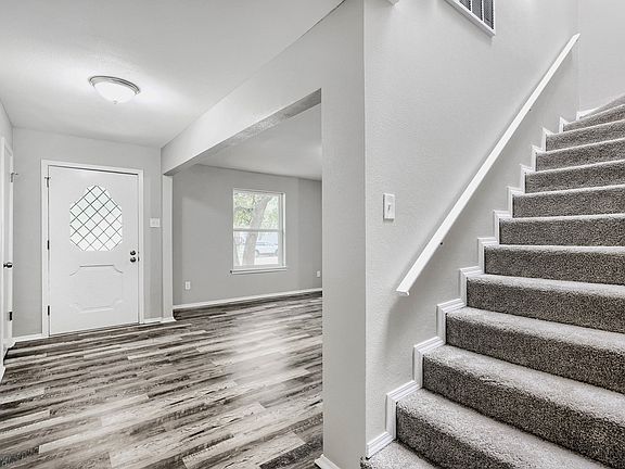 4th image of 1414 Dumont Dr