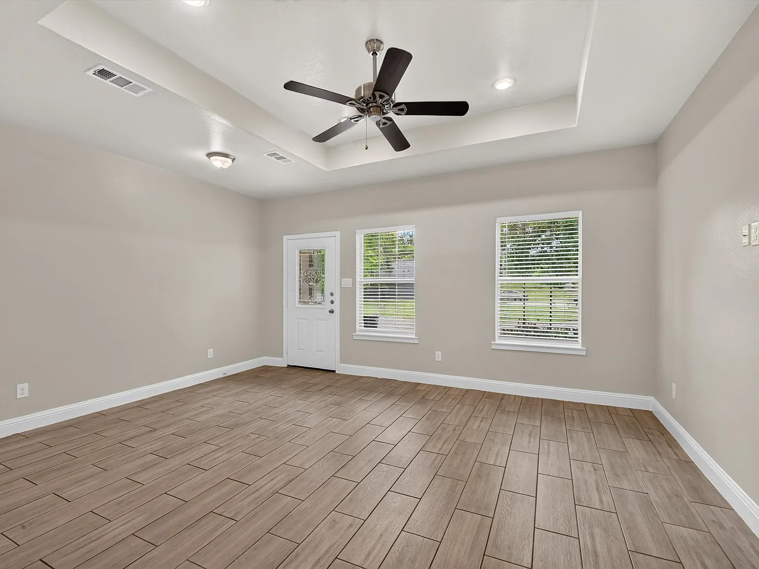 3 bed, 1258 sqft, $1,550 — Photo 4