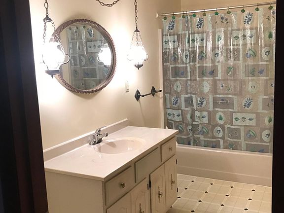 master bath room
room size- 8' x 9-1"