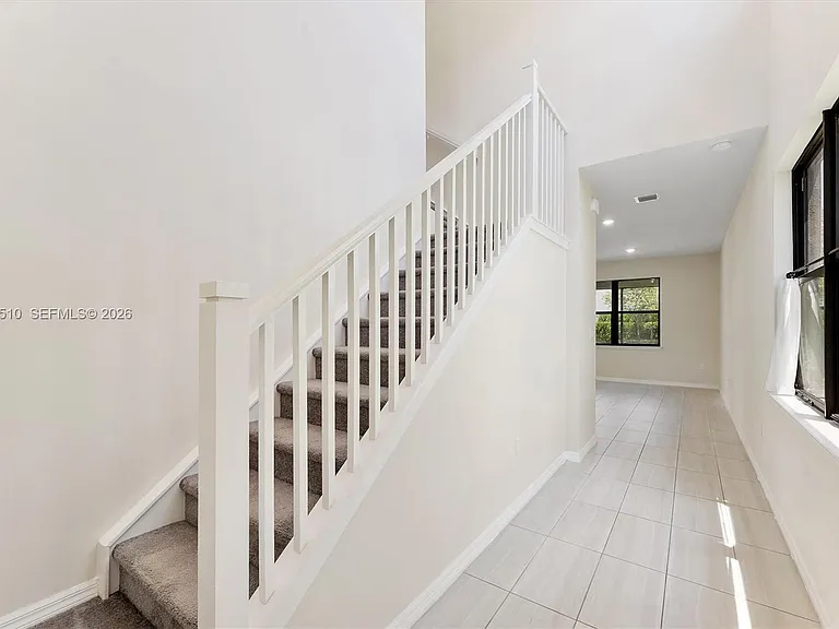 2485 Primrose Pl — Photo 4