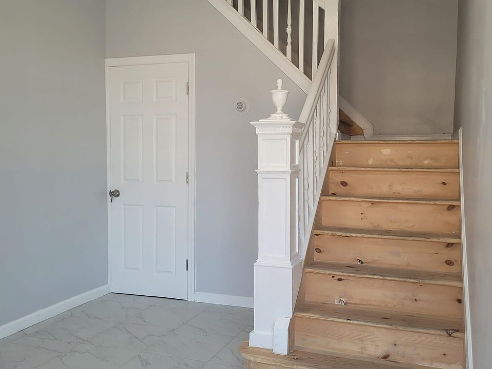 2nd image of 546 E 3rd St Floor 2