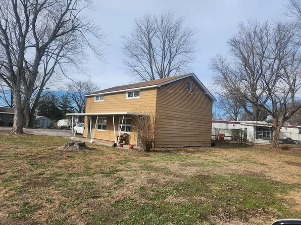 1024 N Hickory St, Du Quoin, IL 62832