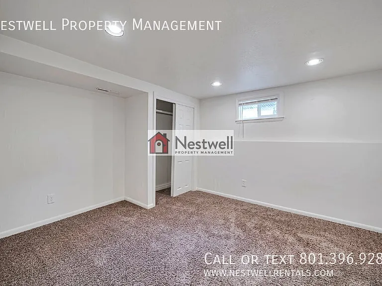 1335 E Maplewood Dr — Photo 8