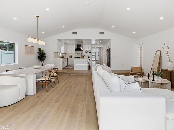 5th image of 17420 Collins St