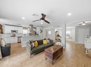 3037 Longwood Ln, Dickinson, TX 77539