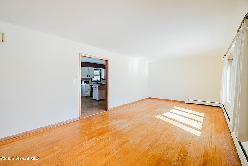 5th image of 43 Gadsen Court