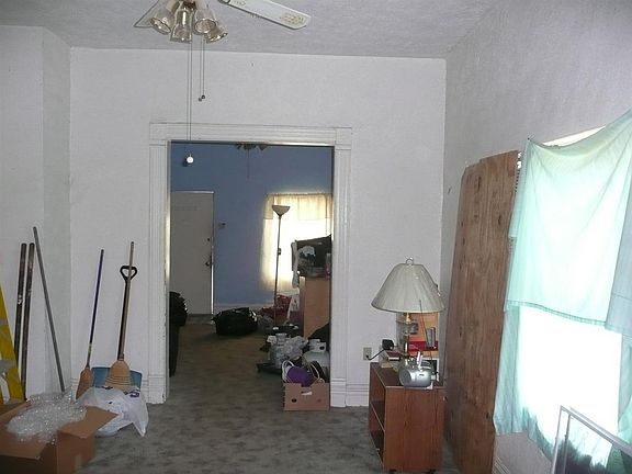 4th image of 915 Cedar St