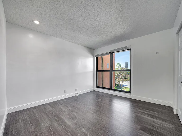 516 Osprey Dr #16C — Photo 30