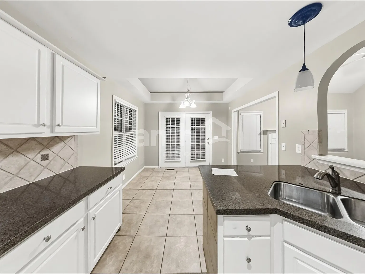 3 bed, 2.5 bath, 2753 sqft, $2,595 — Photo 3