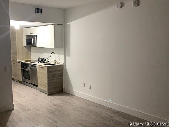 4th image of 1300 Brickell Bay Dr Unit 1-1712