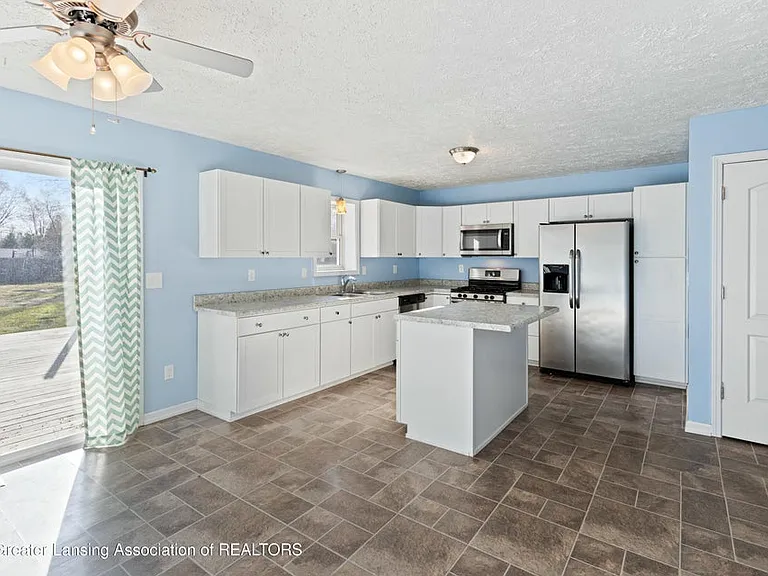 6174 Rutherford Ave — Photo 2