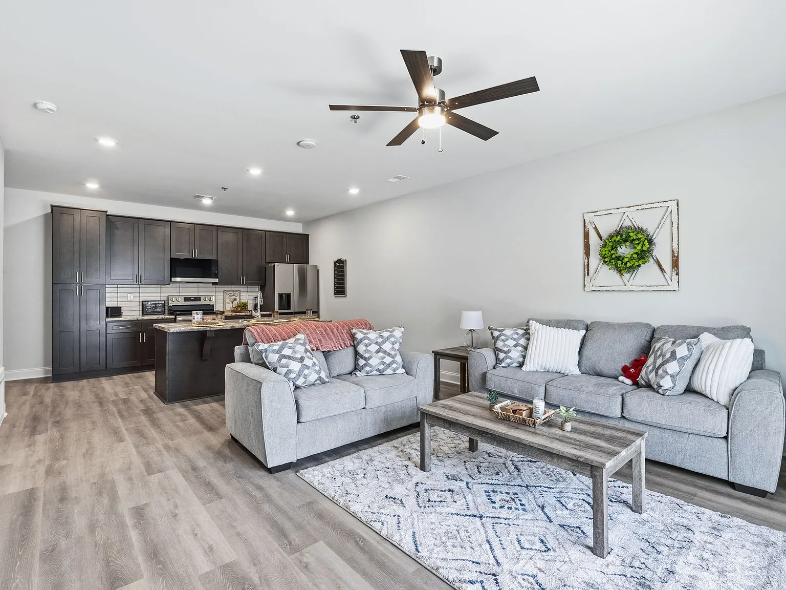 4 bed, 1850 sqft, $725 — Photo 3