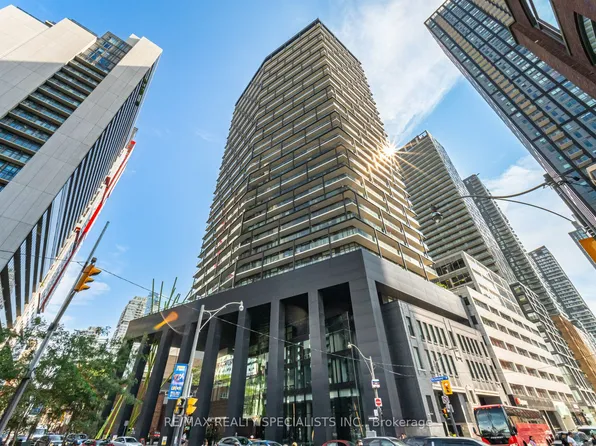 125 Peter St #3012, Toronto, ON M5V 0M2
