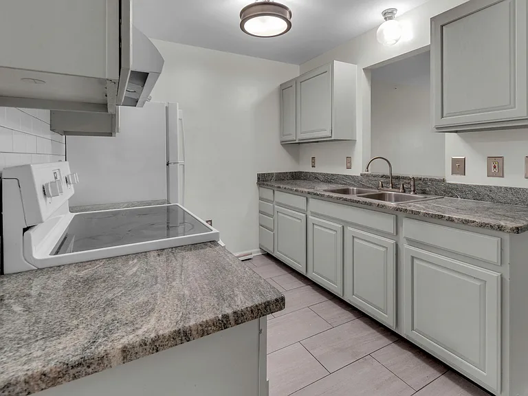 65 Montgomery Ave #G1 — Photo 2