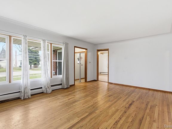 5th image of 25253 Eureka Dr